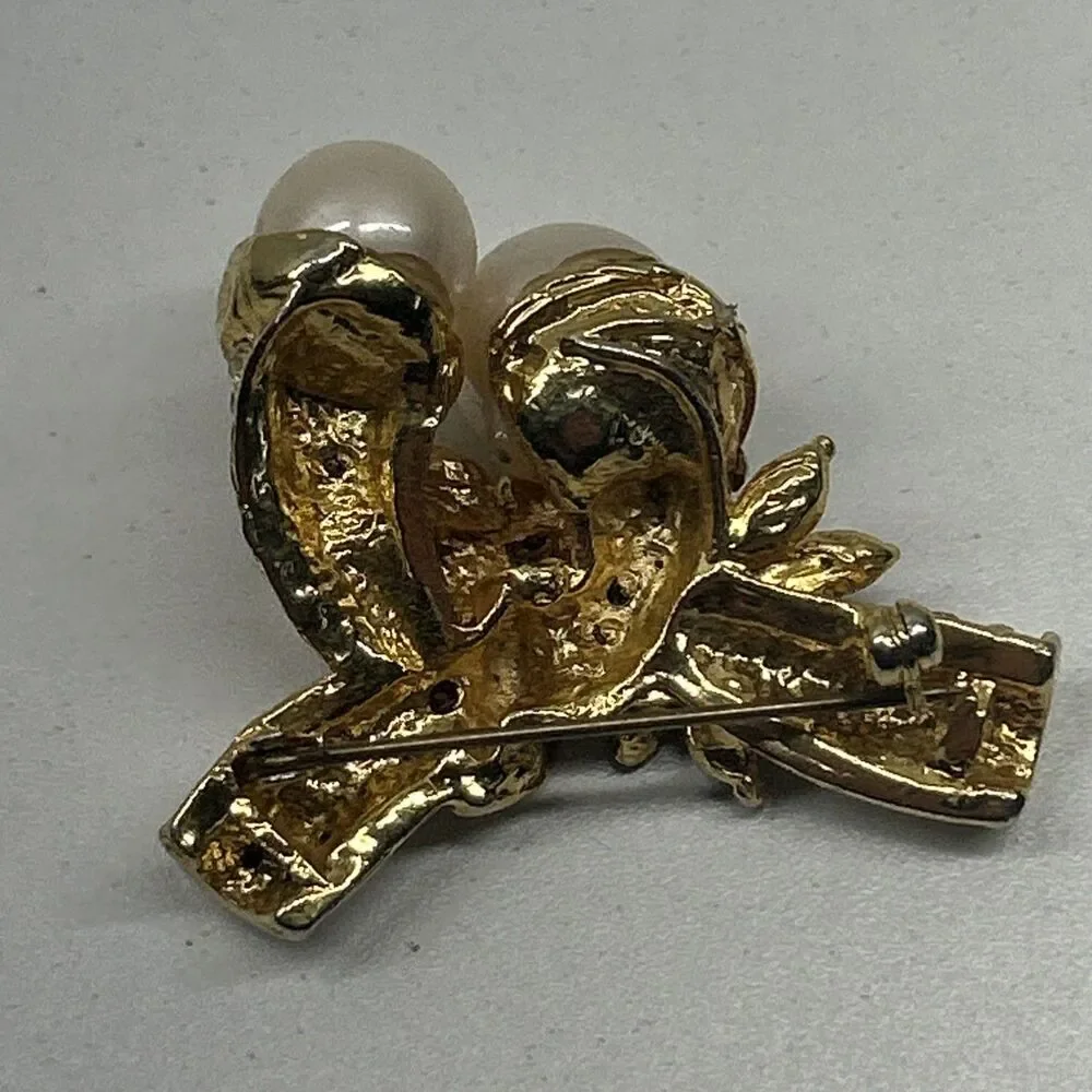 Vintage Gold Tone Rhinestone And Faux‎ Pearl Bow Dress Clip